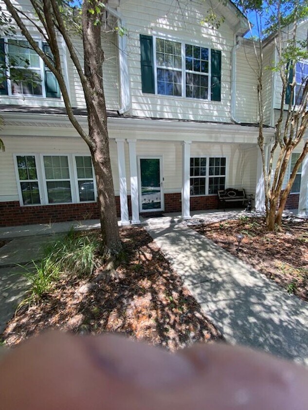 Primary Photo - Beautiful 2Br 2.5Bath totally renovated to...