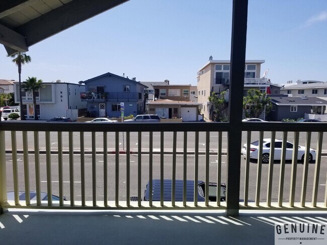 Building Photo - 906 W Balboa Blvd