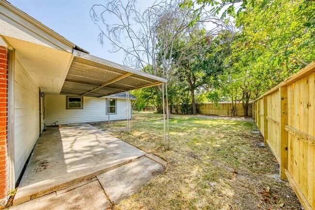 Foto del edificio - 8415 Bronson St