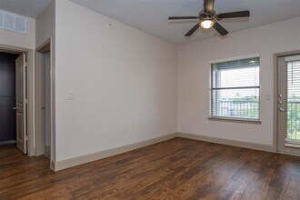 Building Photo - 2930 Plum Creek Ln
