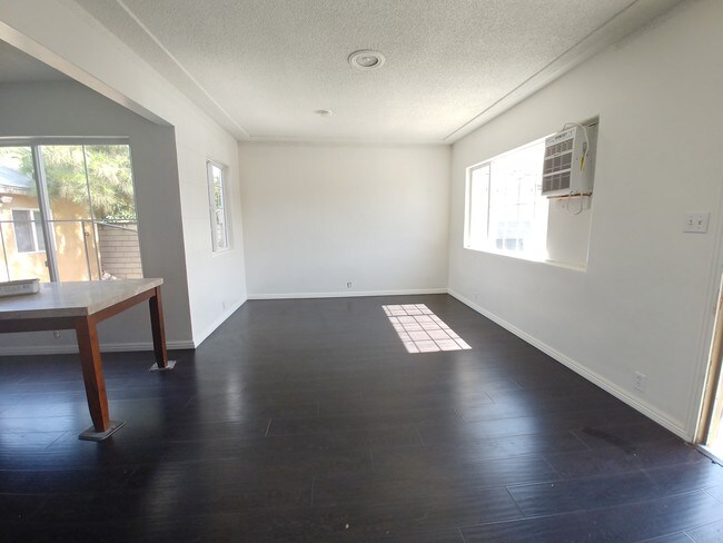 Building Photo - 135 Santa Mariana Ave
