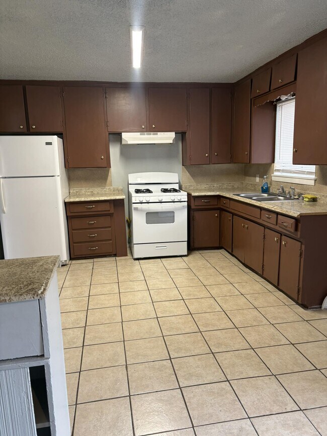 Foto del edificio - 2125 Kingsdale Dr