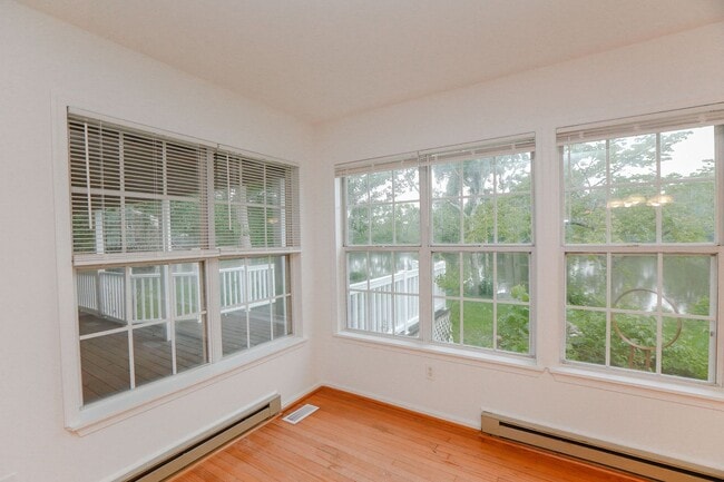 Foto del edificio - Beautiful Lake Home Rental in Norfolk!