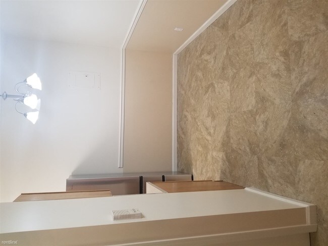 Building Photo - 1 br, 1 bath Apartment - 854 Driggs Ave