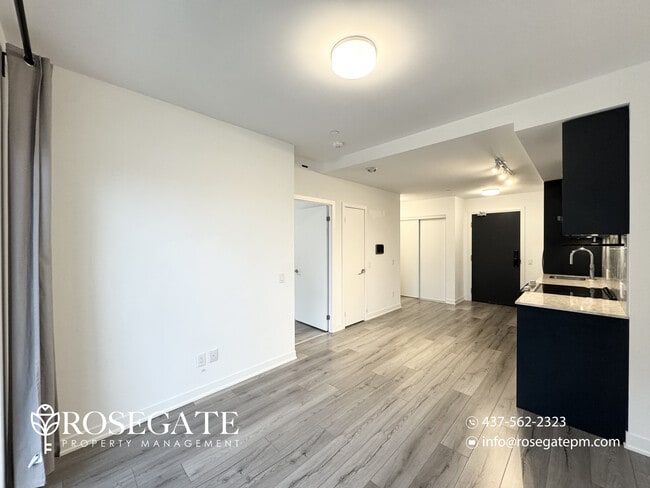 Building Photo - Modern 1-Bedroom Condo with Balcony & Walk-In Closet in Oakville