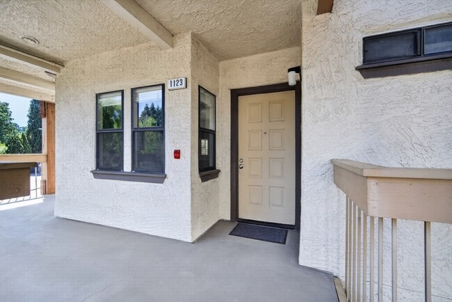 Building Photo - 1123 S Villa Way