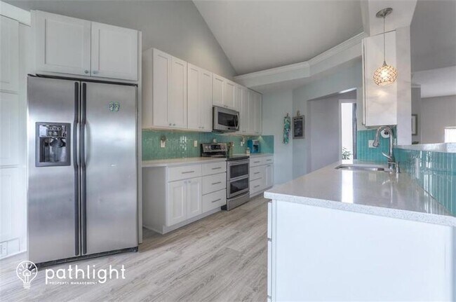 Foto del edificio - 705 SW Hillside Ct