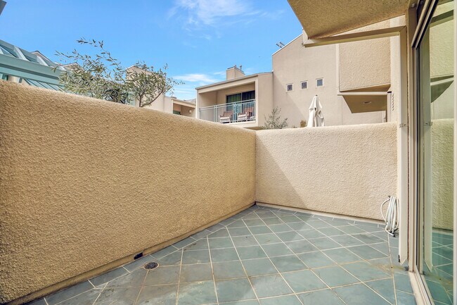 Foto del edificio - 14101 Dickens St