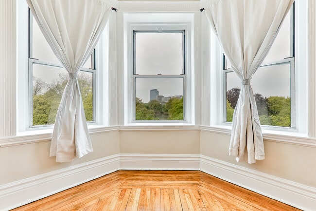 Building Photo - 80 Fenway St