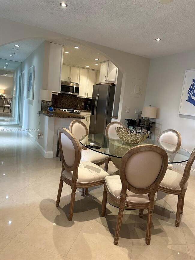 Foto del edificio - 6600 NE 22nd Way