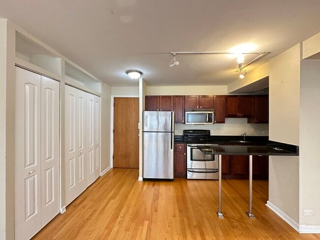 Foto del edificio - 4180 N Marine Dr
