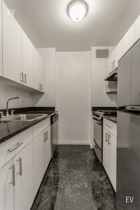 Building Photo - 96 Fifth Avenue-2F