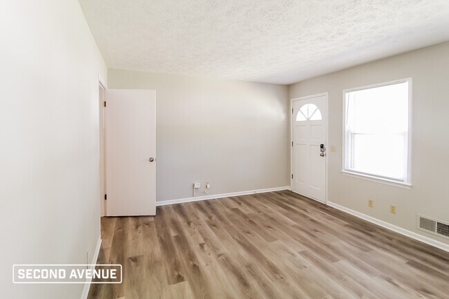 Building Photo - 721 Bluebird Dr SE