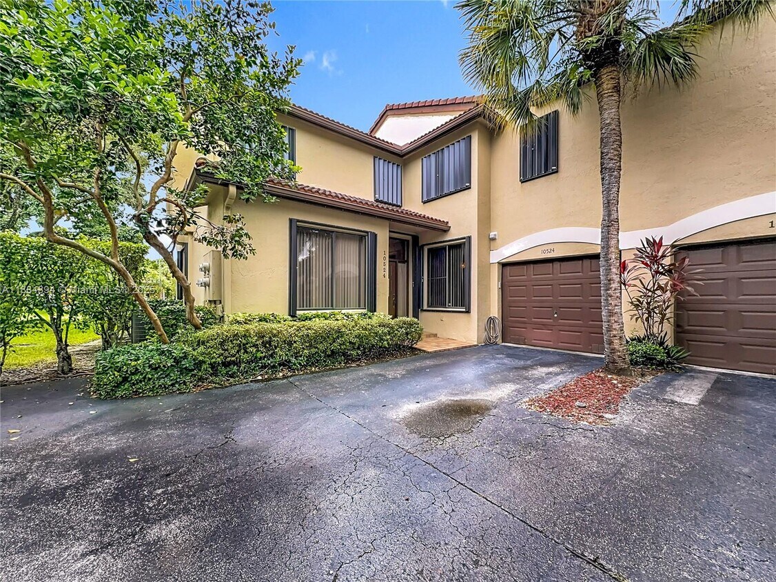 Foto principal - 10524 NW 10th St