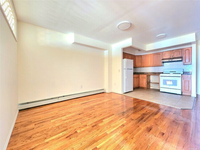 Foto del edificio - 65-79-79 Terrace Ct
