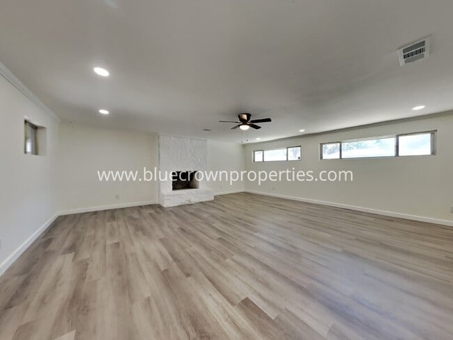 Building Photo - 2702 Wallin Dr
