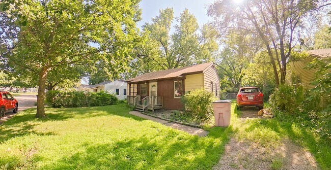 Foto del edificio - 3D Tour Available - Single-Family Home + O...