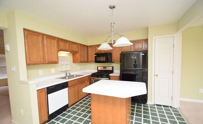 Foto del edificio - Beautiful Townehome - Lees Hill Community