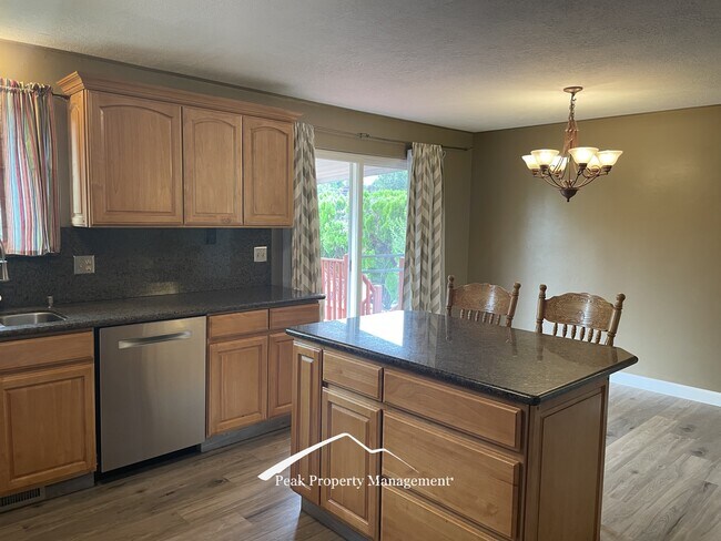 Building Photo - 8701 Brynwood Dr