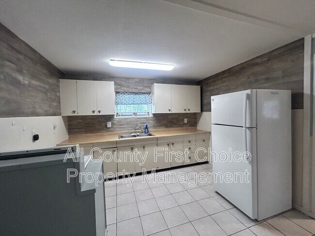 Foto del edificio - 613 1st Ave NE