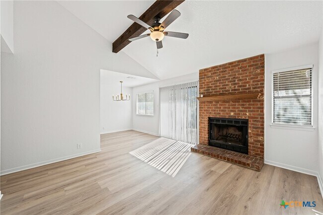 Foto del edificio - 2313 A Paul Revere St