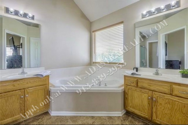 Building Photo - Beautiful California Split in Spring Hill ...