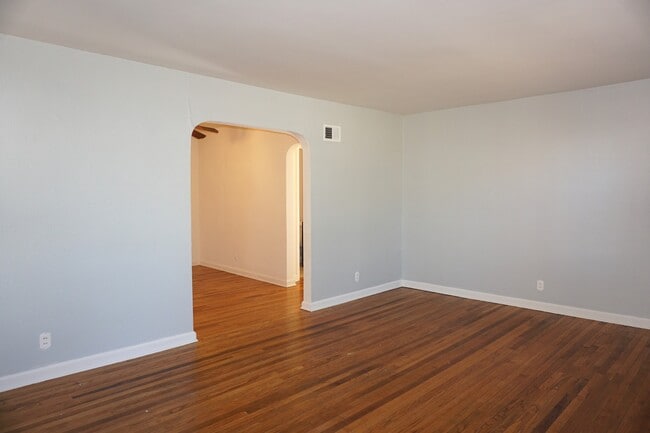 Building Photo - Beautiful home near College Hill!