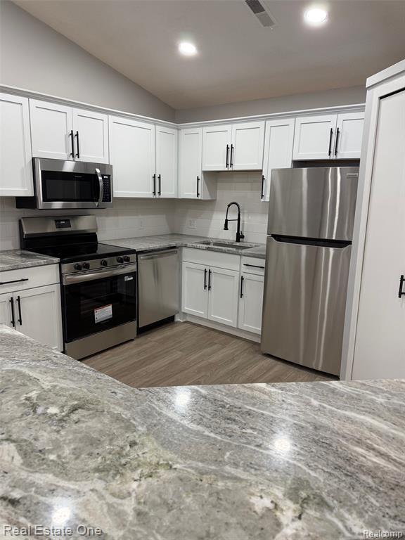 Foto del edificio - 6540 Ridgefield Cir