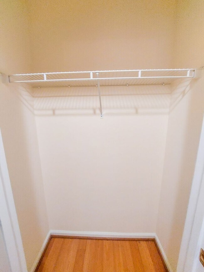 Building Photo - Charming and Updated 3BR/2.5BTH townhome in desirable Germantown, MD