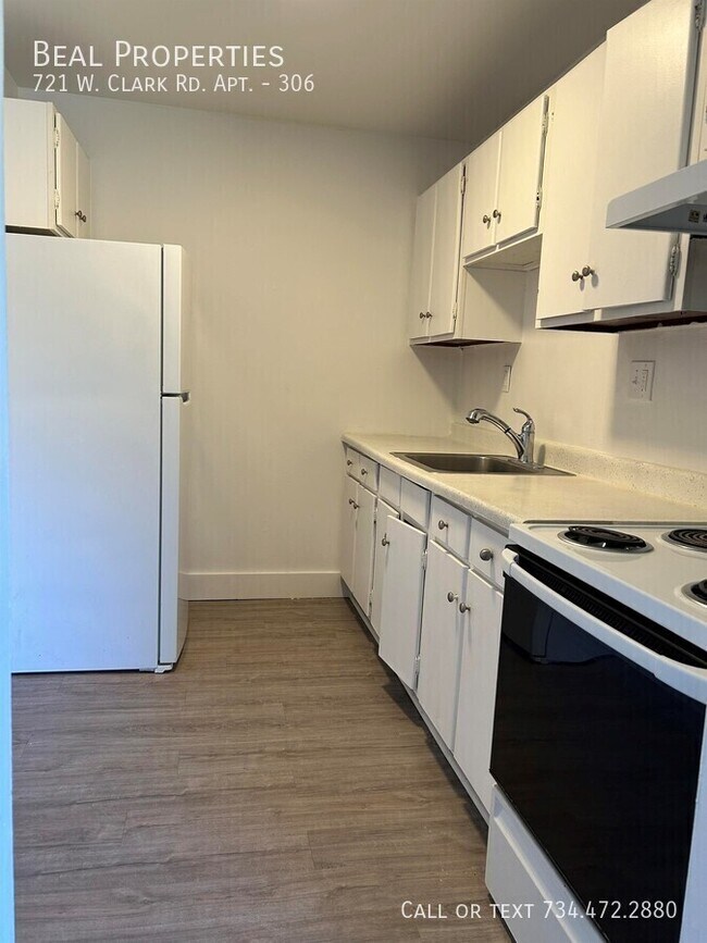 Foto del edificio - 721 W Clark Rd