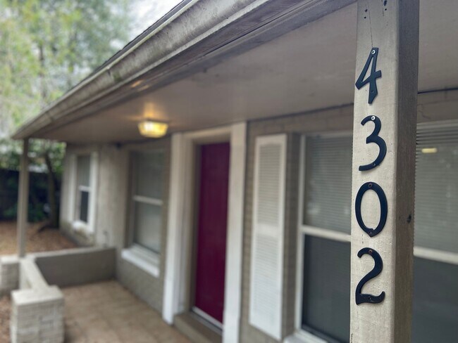 Building Photo - Renovated 3br/1ba Home in Richmond Heights!