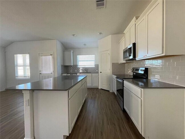 Building Photo - 1003 Wolseley Dr