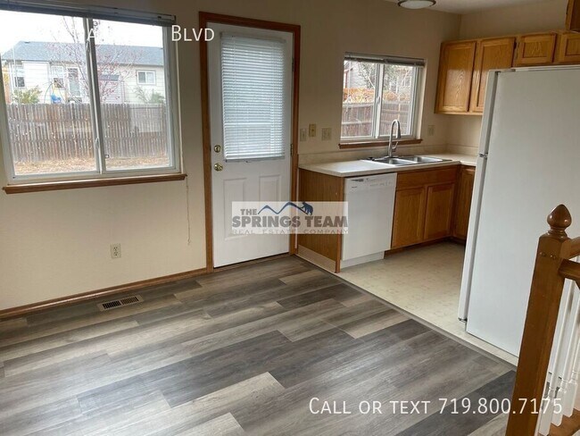 Foto del edificio - 6610 Oakwood Blvd