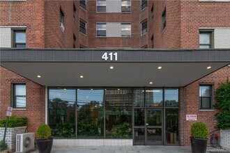 Building Photo - 411 Bronx River Rd