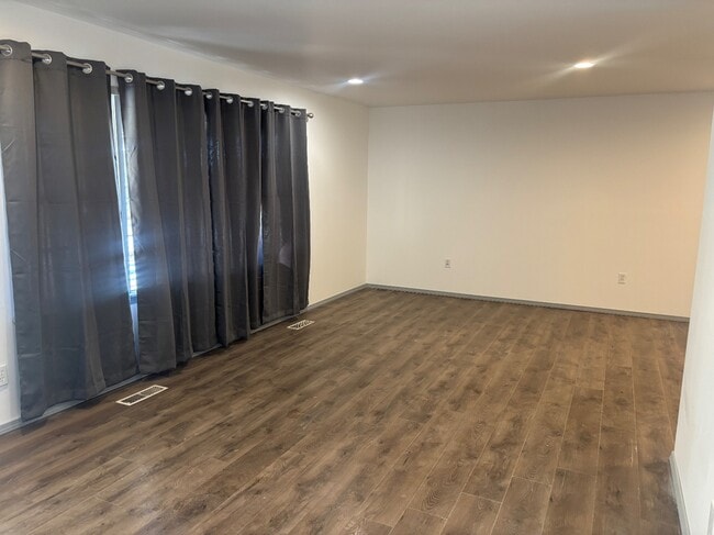 Building Photo - 1325 Circle Dr