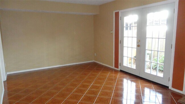 Building Photo - 468 N Post Oak Ln