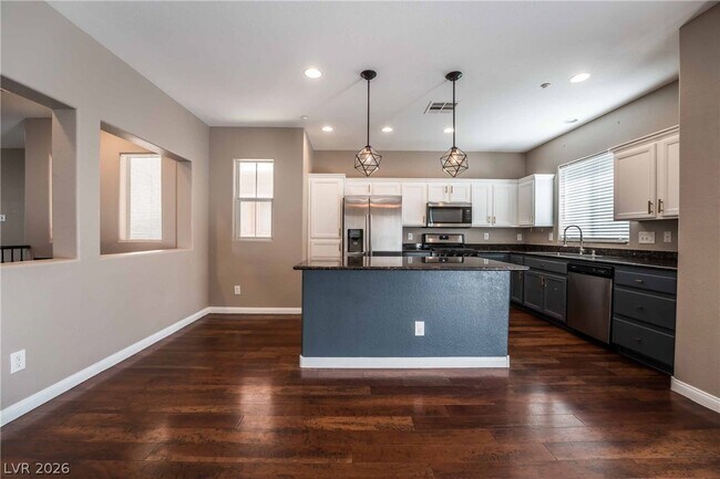 Foto del edificio - 6635 Weeping Pine St