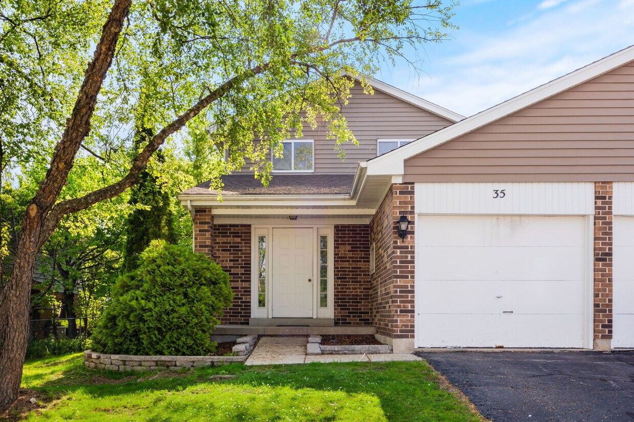 35 Terry Dr, Roselle, IL 60172 House Rental in Roselle, IL