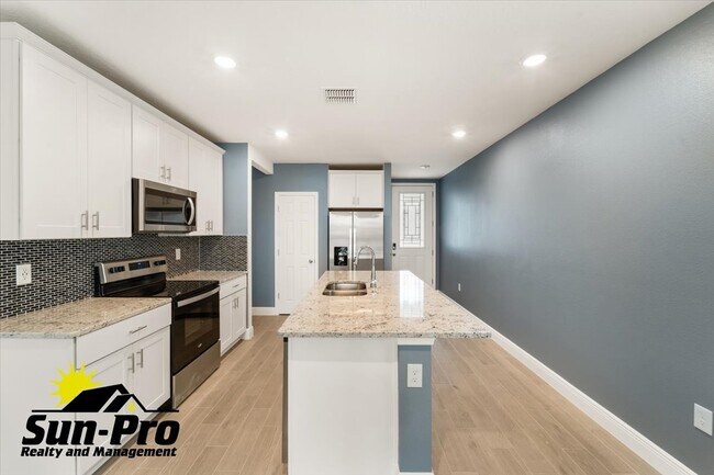 Building Photo - 203 Pitching Wedge Dr