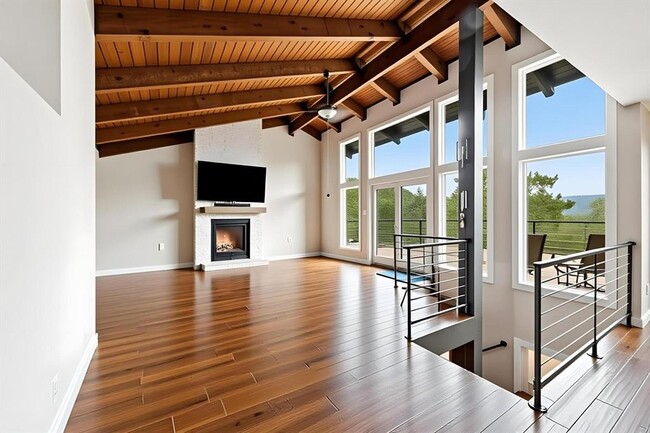 Building Photo - 7039 Comanche Trail