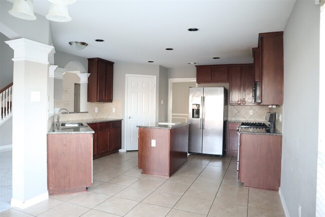 Building Photo - 6802 Claire Brook Dr