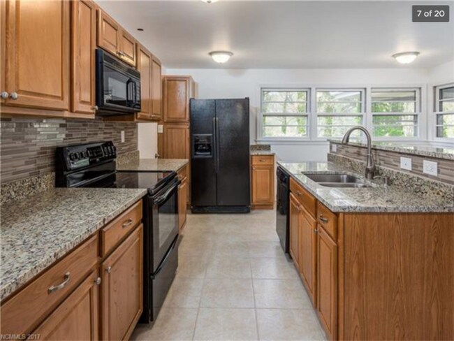 Foto del edificio - 32 S Oak Forest Dr
