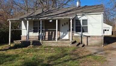 Building Photo - 2521 N East Ave