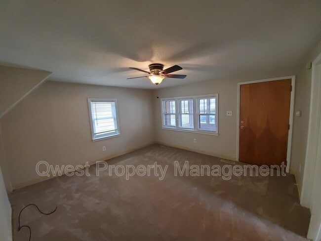 Foto del edificio - 784 Eleanor St NE