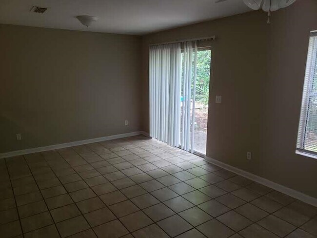 Foto del edificio - 2405 Jackson Bluff Rd