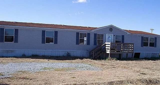 Building Photo - 3 Bedroom 2 bathroom