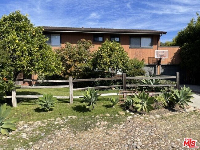 Foto del edificio - 6447 Guernsey Ave