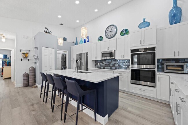 Building Photo - 10761 Pelican Dr
