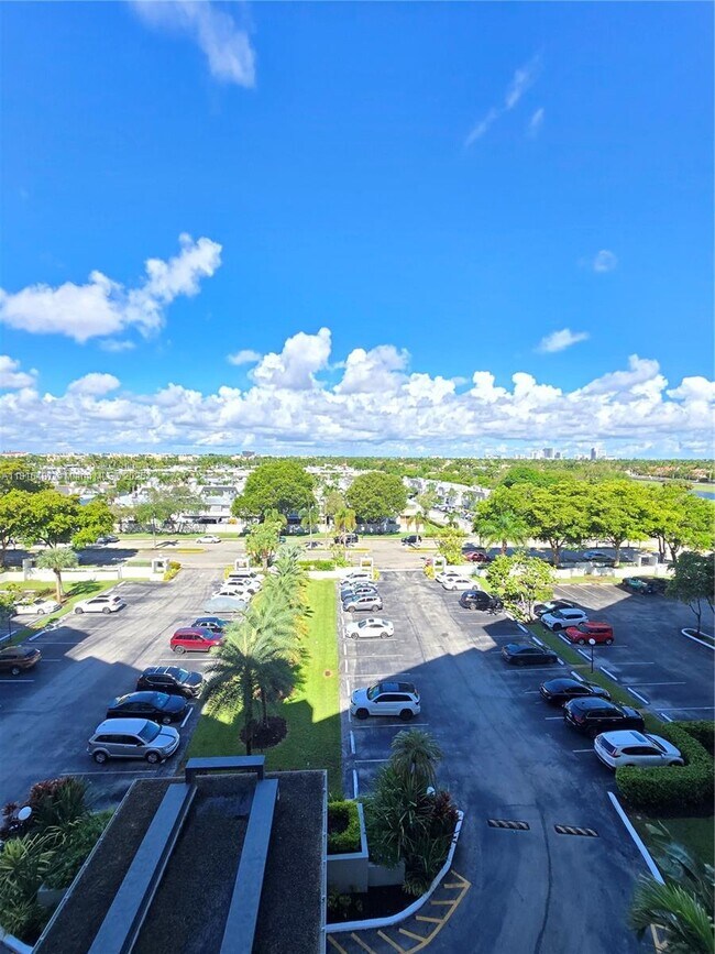 Foto del edificio - 1000 Parkview Dr