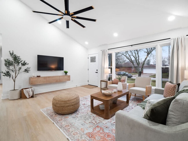 Foto del edificio - 4155 Ascot Ln